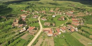VIDEO Imagini aeriene uluitoare cu Charlottenburg, singurul sat rotund din Romania