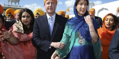 FOTO VIDEO Campania electorala in Marea Britanie: premierul David Cameron si sotia sa si-au pus haine traditionale indiene