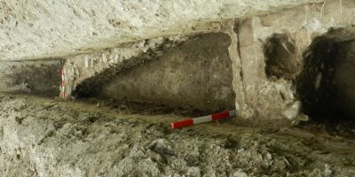 Descoperire de proportii in vatra veche a orasului Targu Neamt. Ruinele a doua biserici medievele, scoase la lumina in timpul lucrarilor pentru canalizare