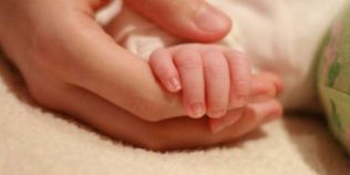 Un bebelus din Dolj se zbate intre viata si moarte la spital. Copilul are rujeola si nu a fost vaccinat