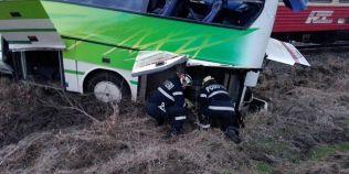 Haos de Pasti! Autocarul unei cunoscute echipe de fotbal a fost atacat cu sticle