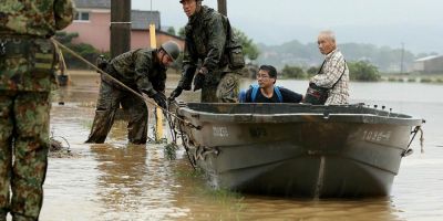 Inundatii severe in Japonia. Mii de soldati participa la misiunile de salvare. Logodna printesei Mako, amanata VIDEO