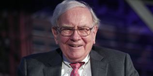Pretul unui pranz cu miliardarul Warren Buffett: peste 3,3 milioane de dolari